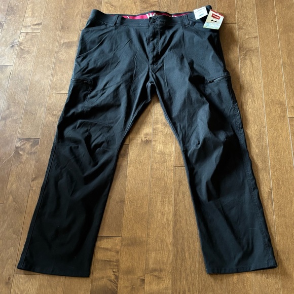 👛 (ANY 2/$30) NWT WRANGLER Straight Fit Performance Zip Cargo Pants - Picture 2 of 8
